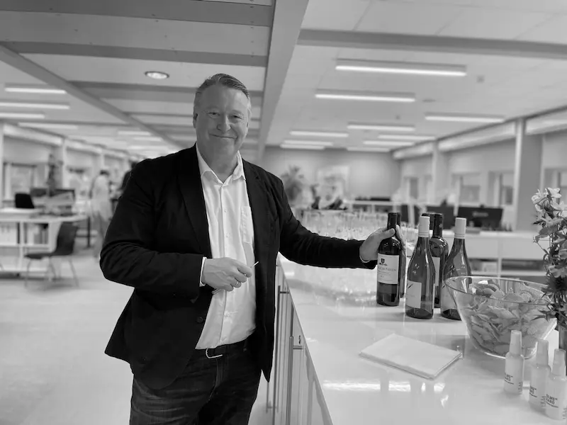 Smagning af vin med luksusvin og vinsmagning hos Gottlieb Vin med servering